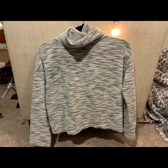 Knitted ldrawstring Turtleneck long sleeve top - Picture 2 of 3